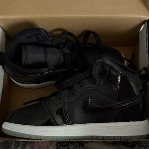 Kids Black Sneakers Jordan’s 1 mid SE